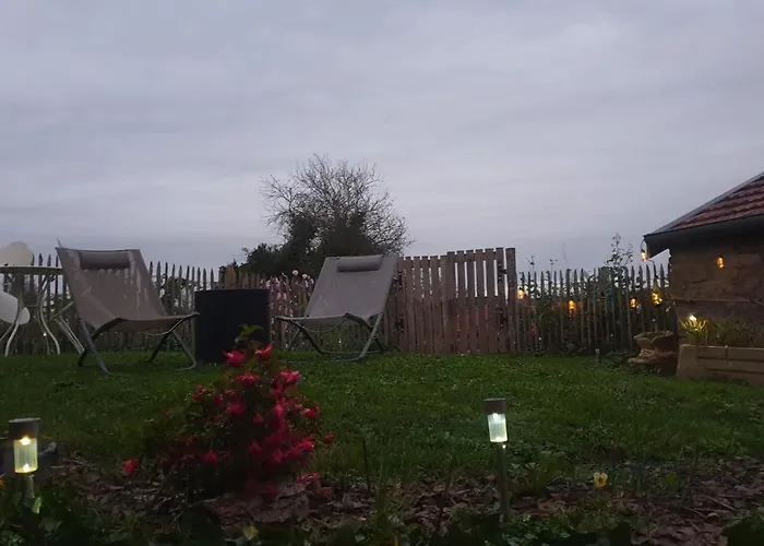 Vakantiehuis Chez Emile 2 Avec Jardin Prive Humes-Jorquenay